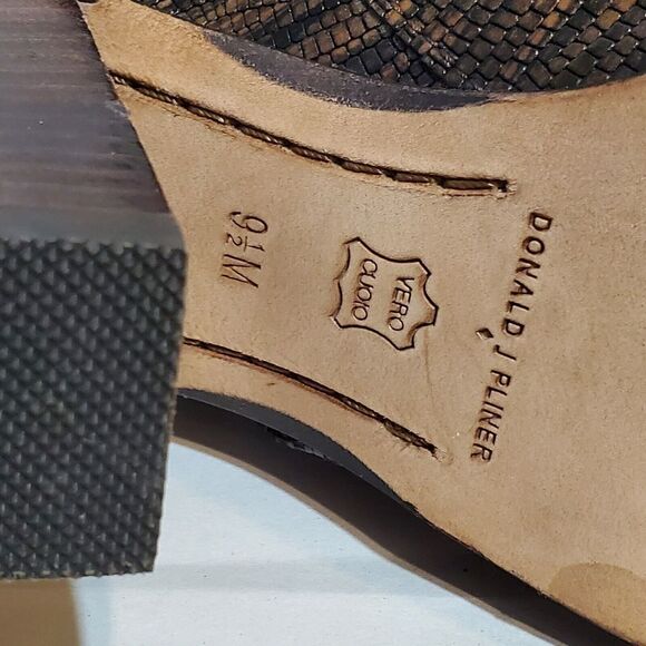 DONALD J. PLINER Swift Snake Embossed Brown Block Heel Ankle Booties Boots 9.5M - Picture 8 of 11